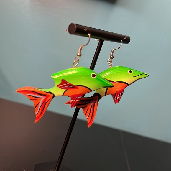 Vintage Wooden Tropical Fish Dangle Earrings - Picture 3 of 7